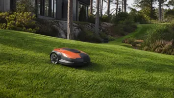 Husqvarna robotgräsklippare illustrert som guider hos Robotgräsklippartest.se